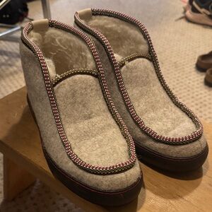 Cozy Beige Women's Slippers